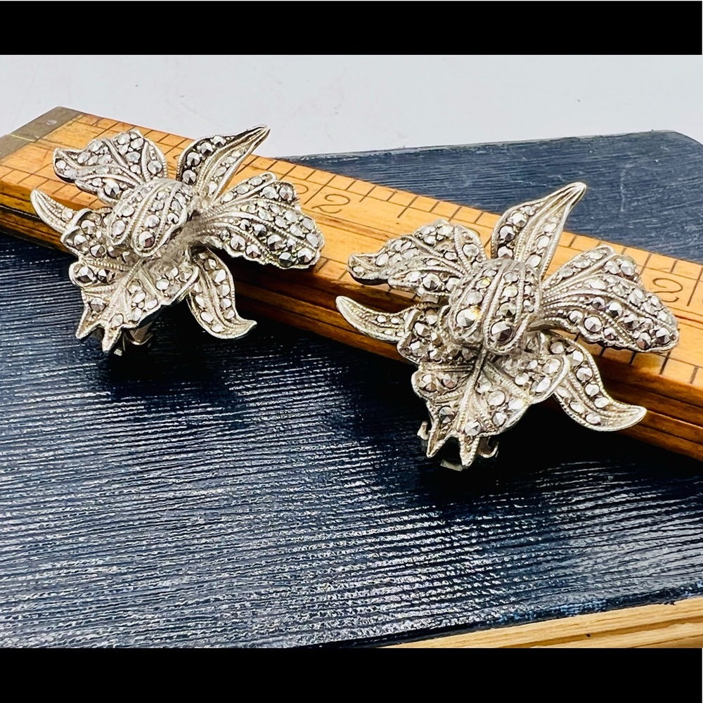 Vintage silver clip on marcasite paved iris floral earrings exquisite - Picture 14 of 14